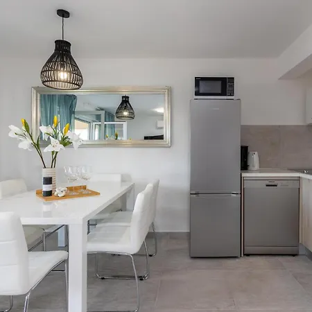 Apartman 3 Bedroom Cozy Apartment In Crikvenica