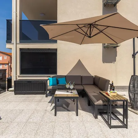 3 Bedroom Cozy Apartment In Crikvenica Crikvenica