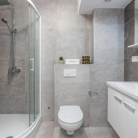 3 Bedroom Cozy Apartment In Crikvenica