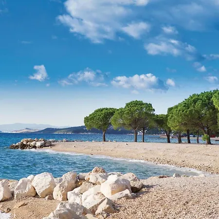 3 Bedroom Cozy Apartment In Crikvenica *