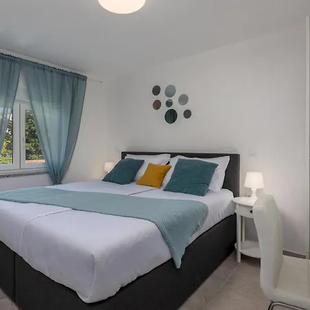 3 Bedroom Cozy Apartment In Crikvenica Crikvenica