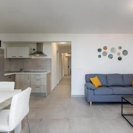 3 Bedroom Cozy Apartment In Crikvenica Apartman