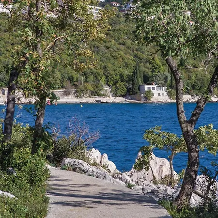 3 Bedroom Cozy Apartment In Crikvenica