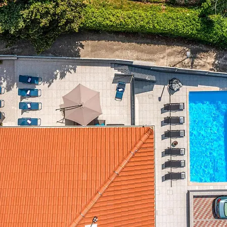 3 Bedroom Cozy Apartment In Crikvenica Apartman *