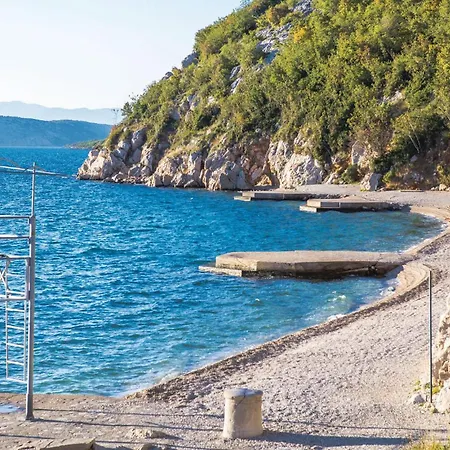 3 Bedroom Cozy Apartment In Crikvenica Apartman *