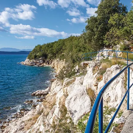 3 Bedroom Cozy Apartment In Crikvenica Apartman